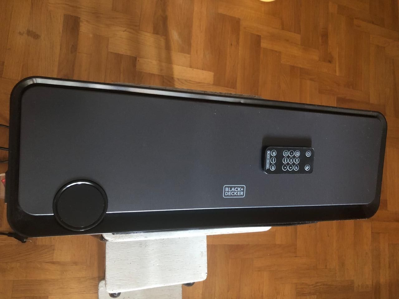 Два обігрівачі Black+Decker BXWSH2000E