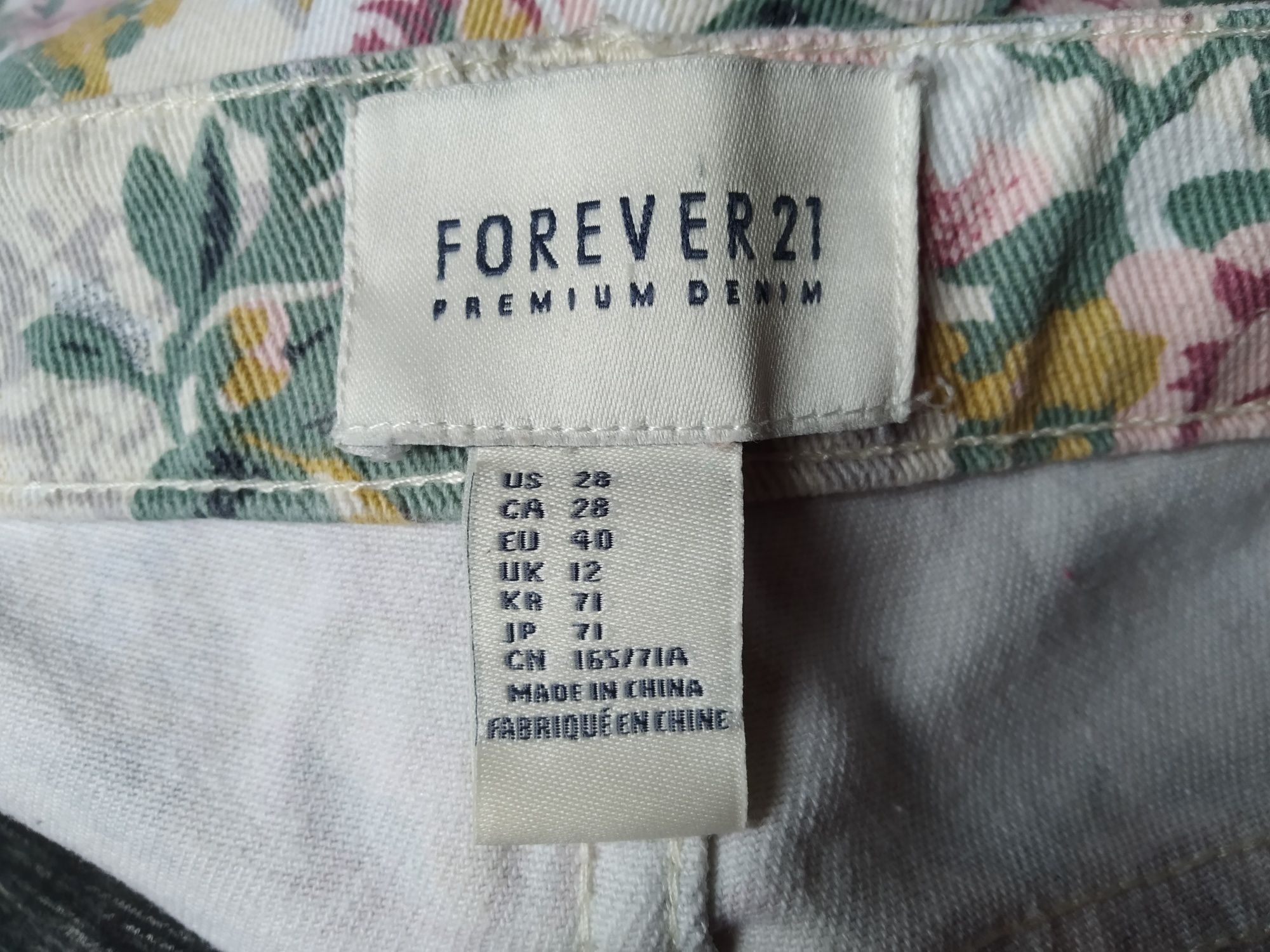 Стильні джинси в квітковий принт forever 21 /Джинсы/Штани/Брюки/Штаны