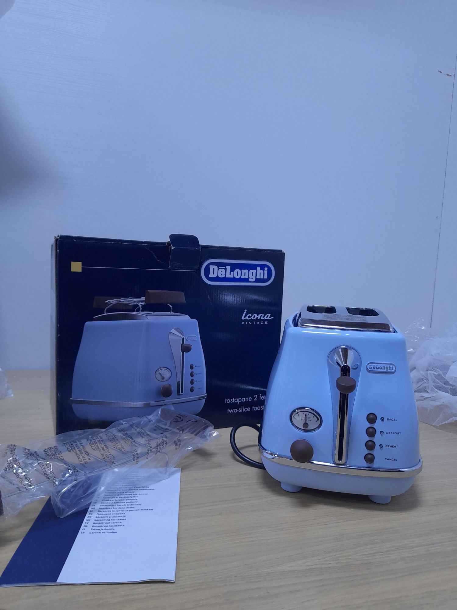 Чайник DeLonghi KBOV 2001 AZ