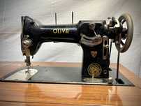 Maquina de Costura- Oliva c/ armario