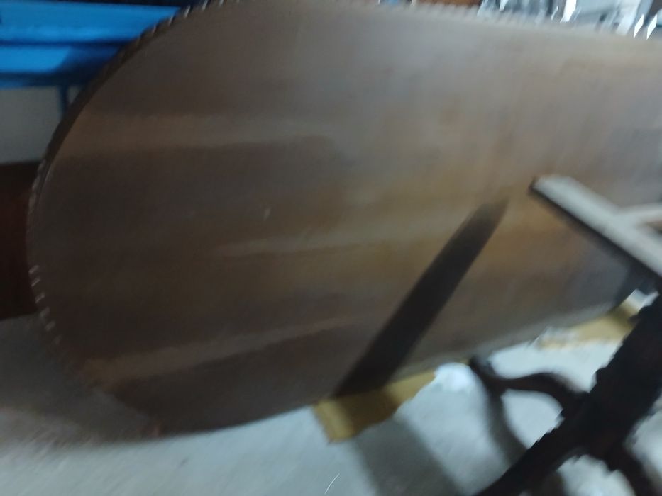 Mesa em madeira maciça  grande mede  2.40 x 1.10 com 8 cadeiras