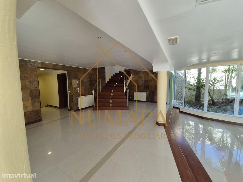 Moradia T7+2 de Luxo com 1.163 m² Belas