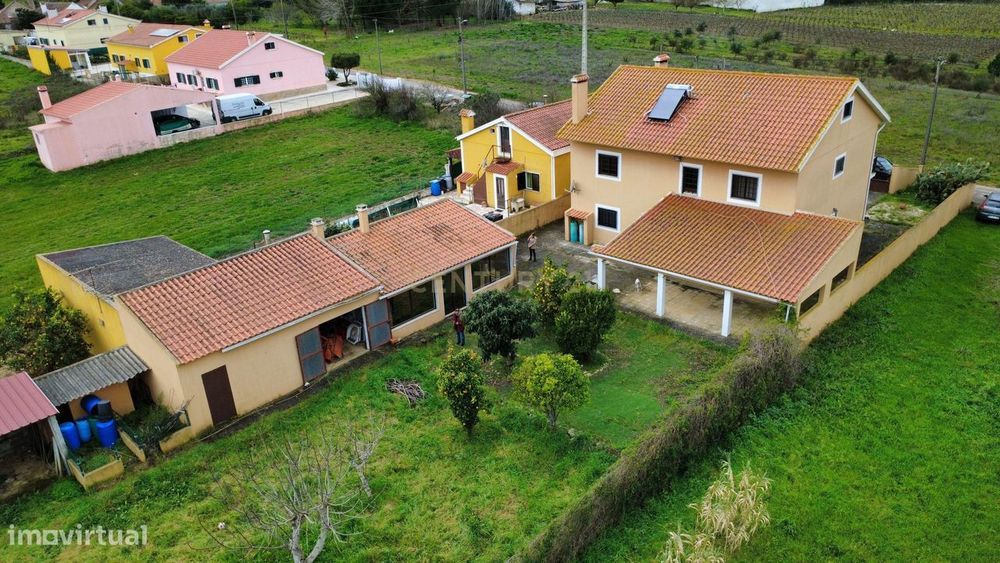 Espetacular Moradia T4 com Jardim e Vista Campestre em Alenquer