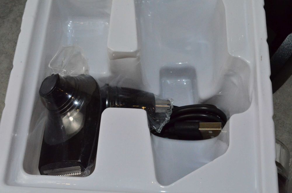 Wielofunkcyjna maszynka do golenia dla mężczyzn z wymiennymi ostrzami