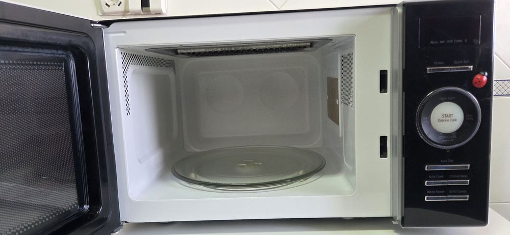 Microondas Daewoo 23 Litros preto + GRILL