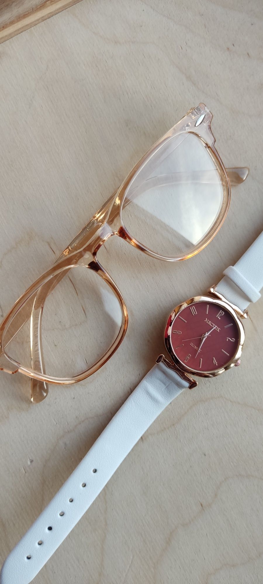 Nowy zestaw biały zegarek i okulary