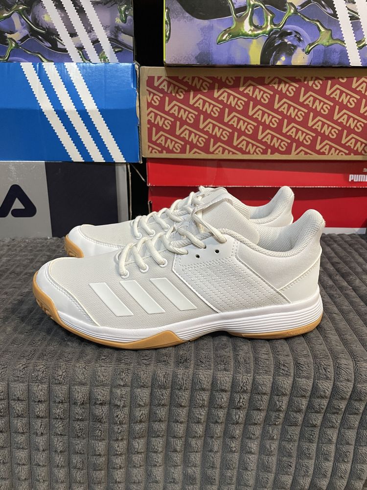 Кросівки для волейболу Аdidas Ligra 6 38(24см) оригінал