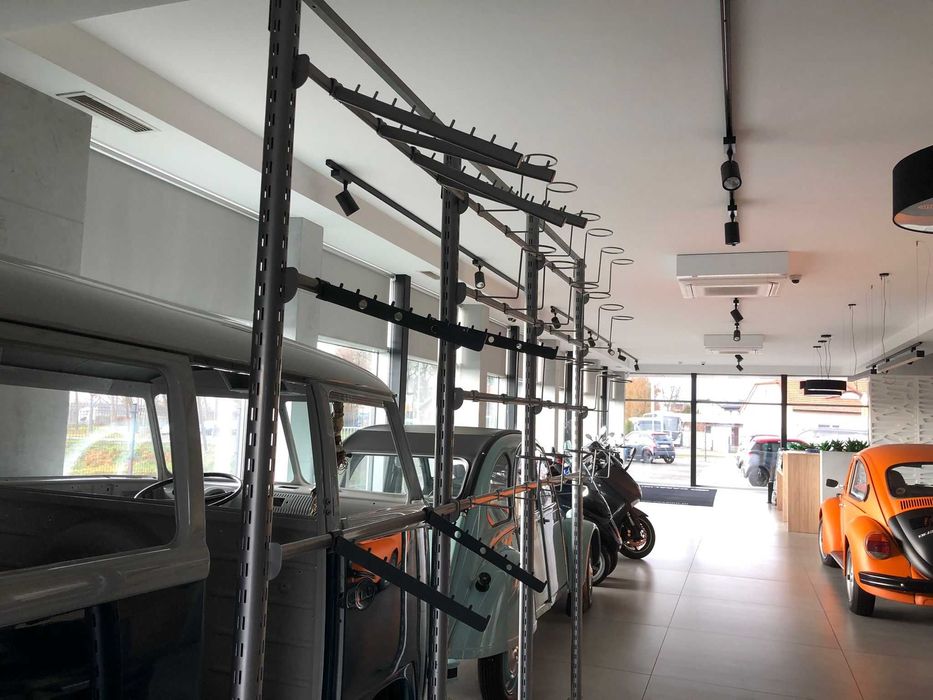 EKSPOZYTOR stojak na kaski motocyklowe, kurtki, spodnie  STAN IDEALNY