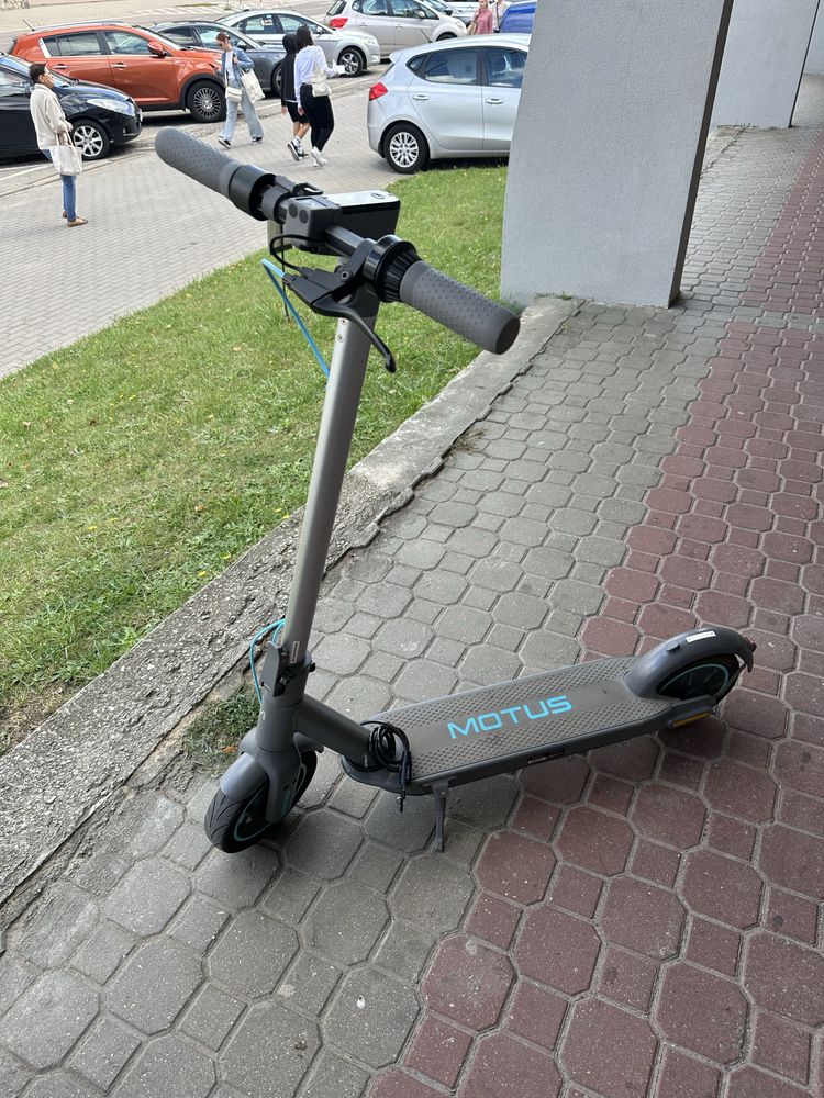Hulajnoga Elektryczna Motus Scooty 10 2022 stan bdb z ładowarką.