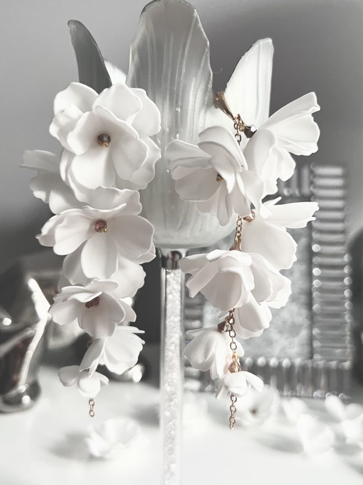 Ślubne okazjonalne kolczyki model Flores białe