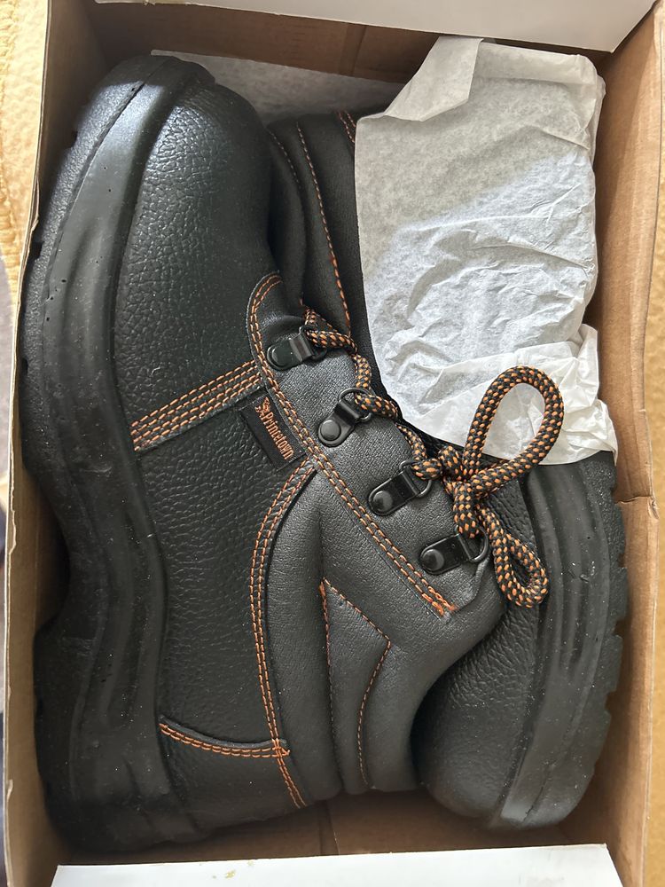 Botas de seguranca em pele com proteção aço