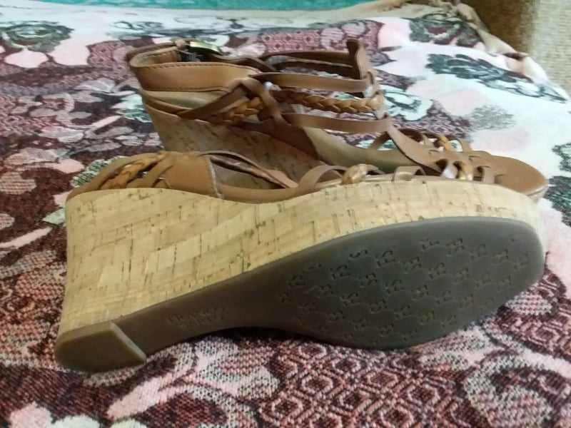 Босоніжки жіночі