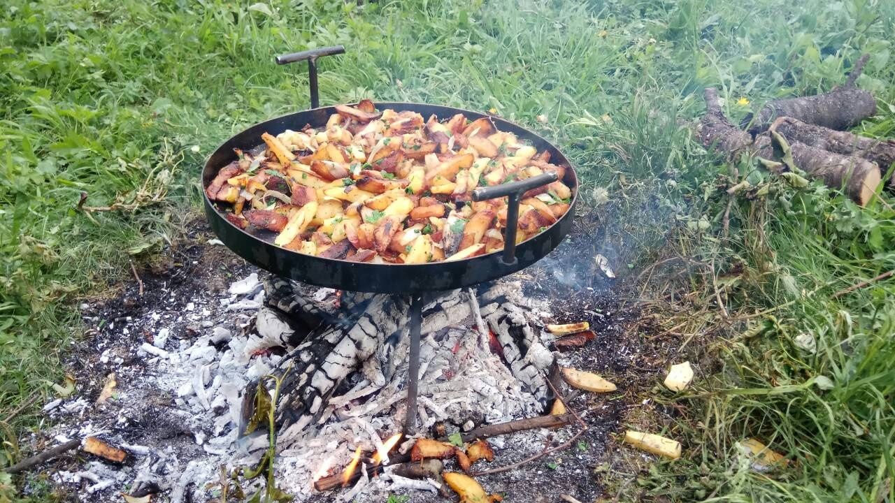 Сковорода з диска для пікніка мангал