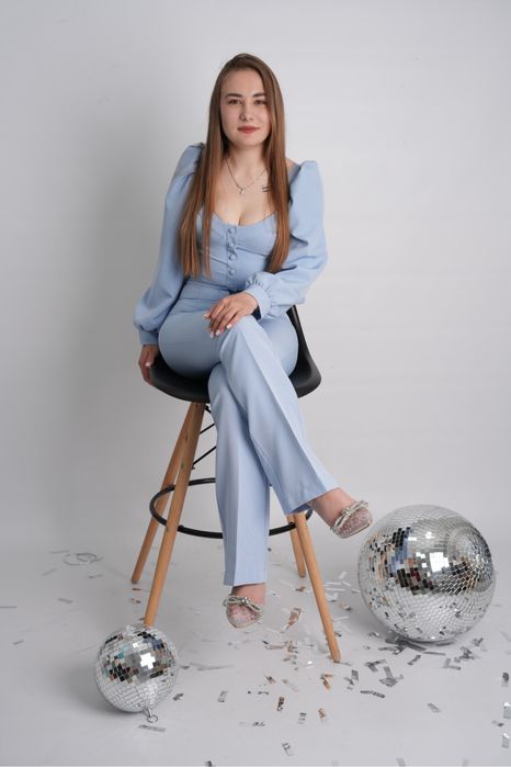 Продам костюм розміром С