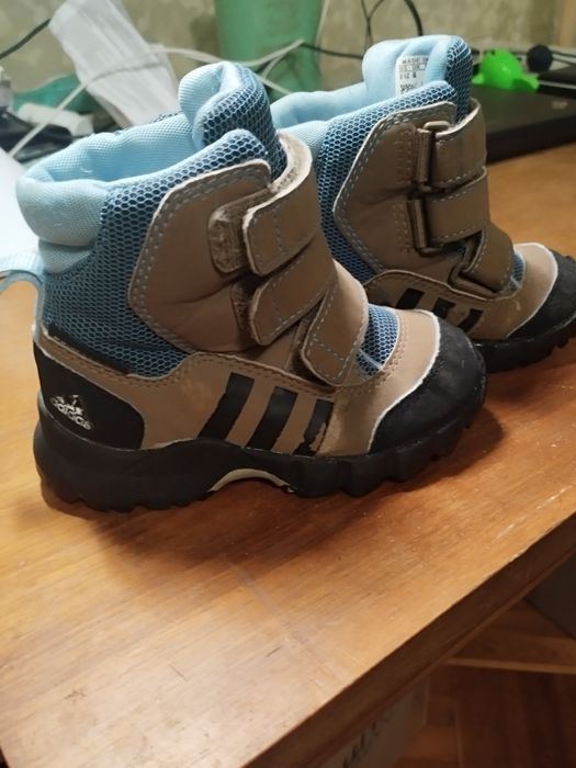 Демісезонні черевики Adidas на хлопчика 23 р.