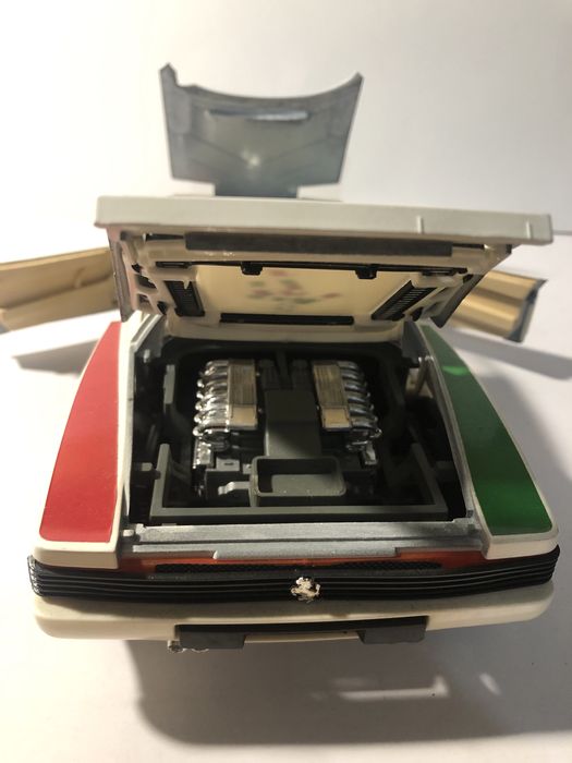 Ferrari Testarossa 1/18 Italia futebol