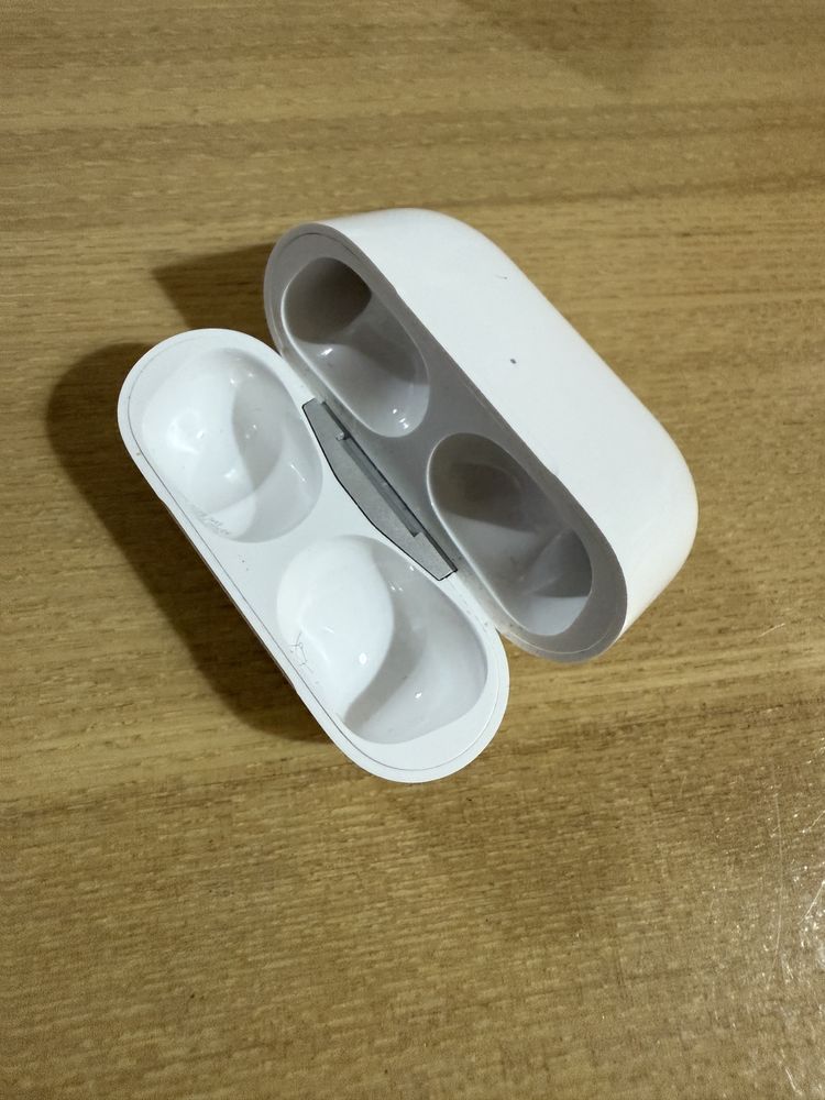 AirPods Pro (2nd generation) with MagSafe Charging Case (Lightning)