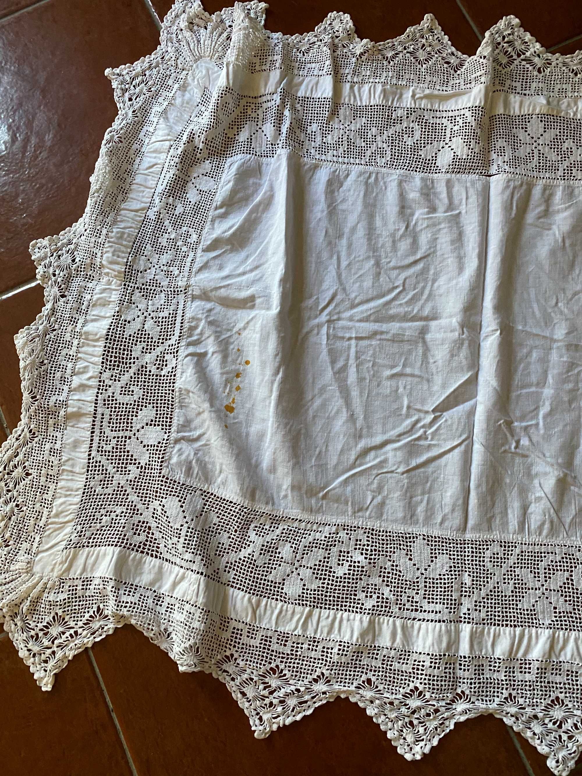 napron antigo de renda e tecido