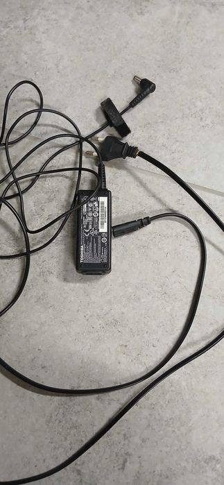Zasilacz do laptopa toshiba 19v