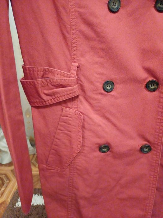 Тренч жіночий середньої довжини