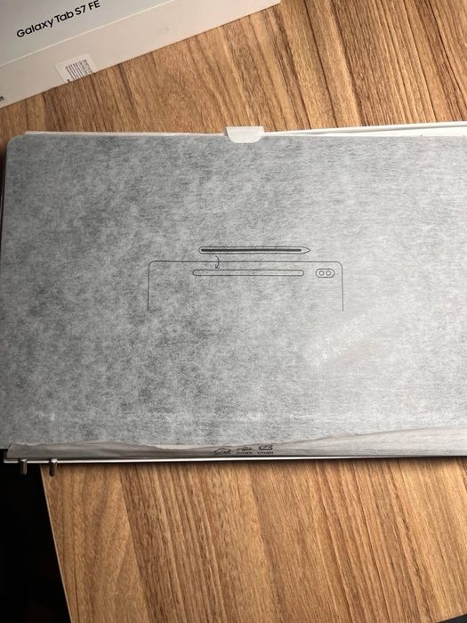 Продам Samsung Galaxy Tab S7 FE Wi-Fi у відмінному стані!