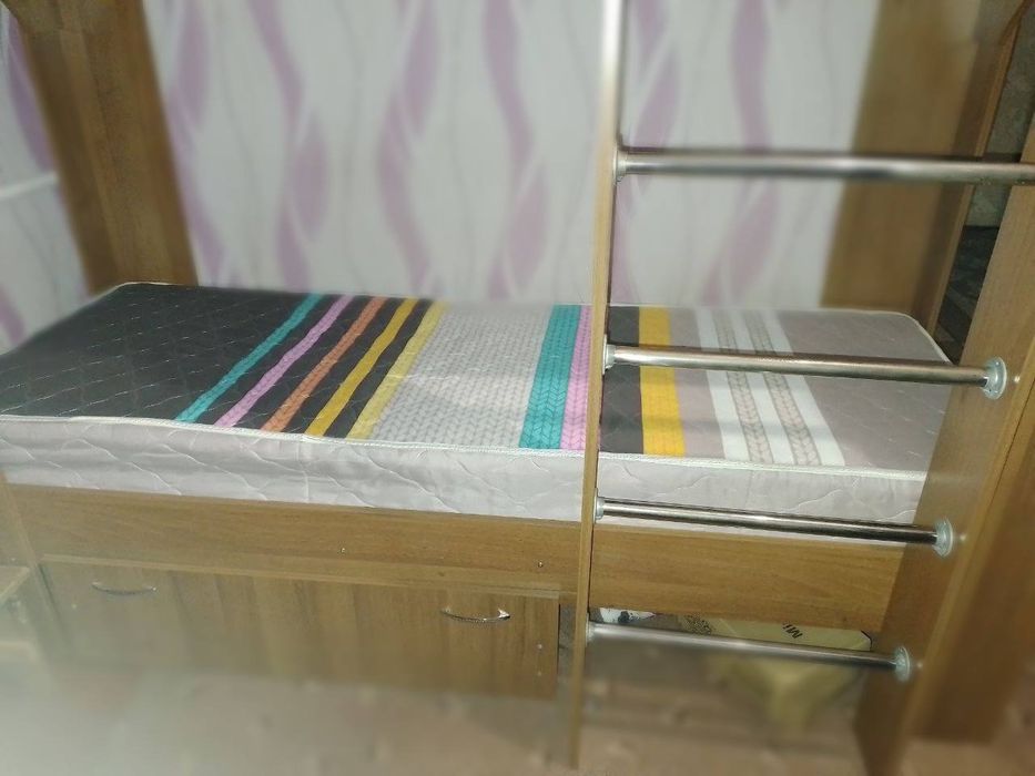 двохярусне ліжко