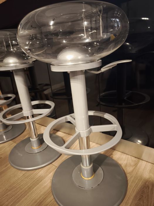 Banquetas/bancos altos da autoria do designer Archirivolto,