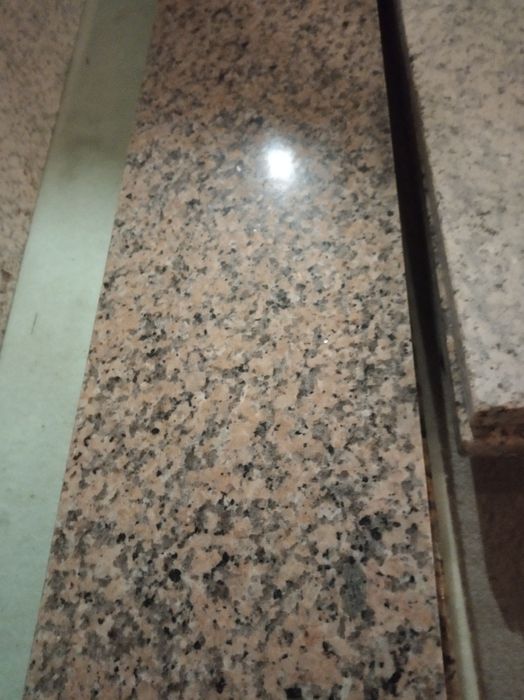 Granitowy parapet rosa porrino