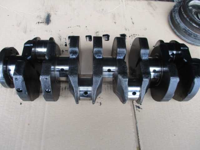 Toyota  COROLLA E12 1CD 2.0 D4D wał korbowy/ tłoki