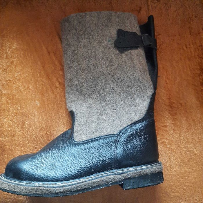 Продам войлочные сапоги на резиновой подошве