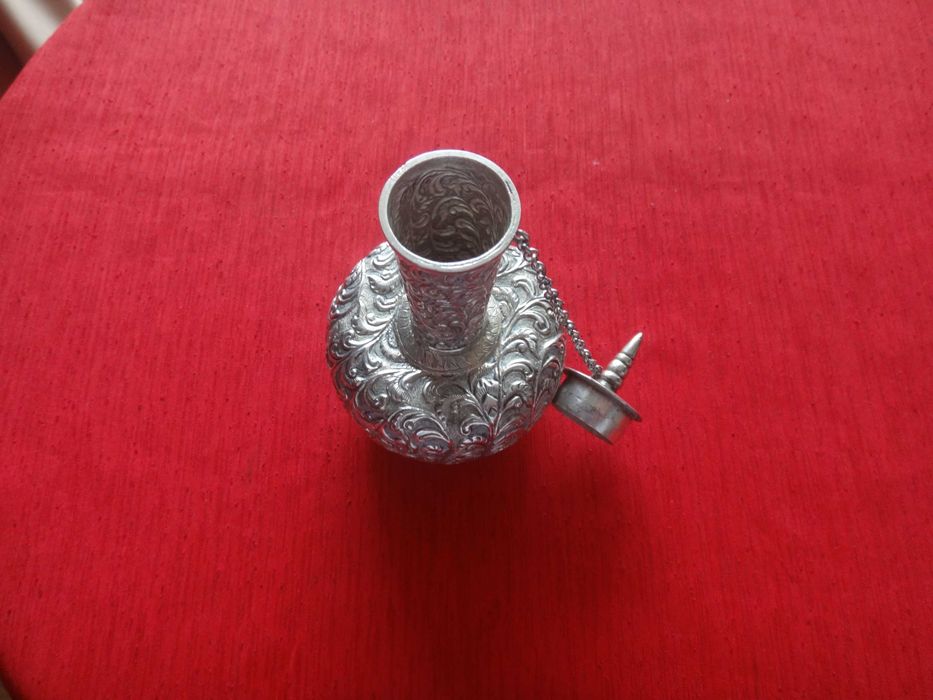 Srebrny pojemnik - flakonik