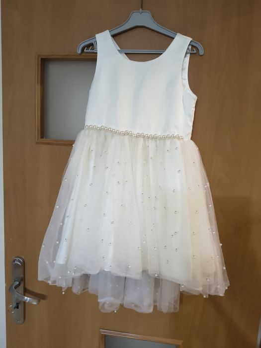Sukienka z tiulowym dołem i perełkami
