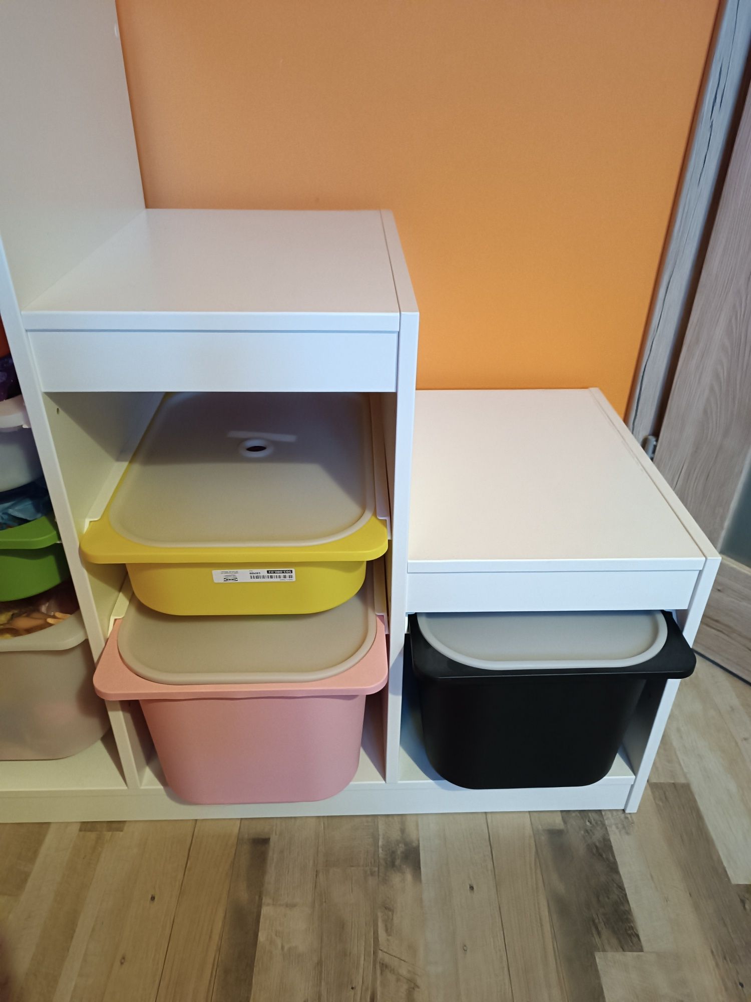 Regał z pojemnikami - ikea