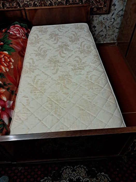 Продам односпальные кровати 2 шт