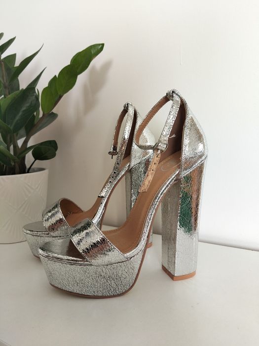 Buty na obcasie, wysokie buty sandały, buty na wysokiej podeszwie