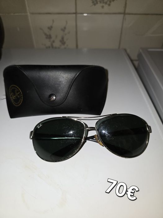 Óculos de sol em bom estado