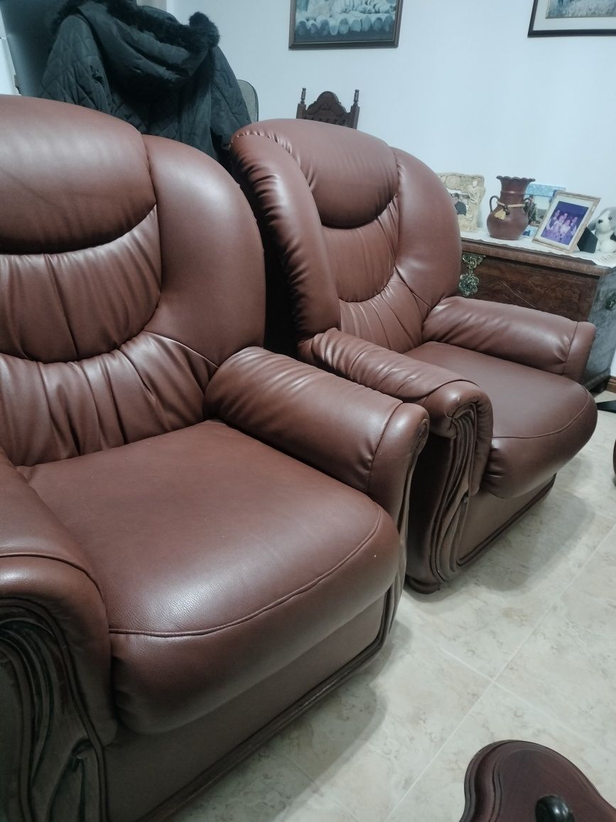 1 Sofá e 2 poltronas antigas
