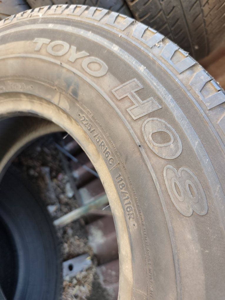 Pneus 225/75r16c 118/116R Toyo H08 com 75% pi