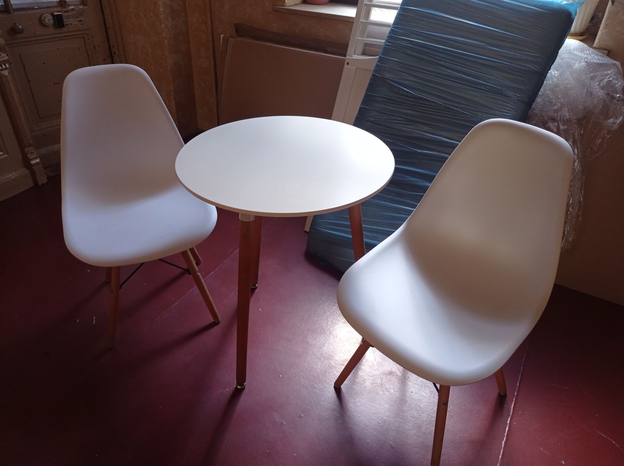 Stolik + 2 krzesła