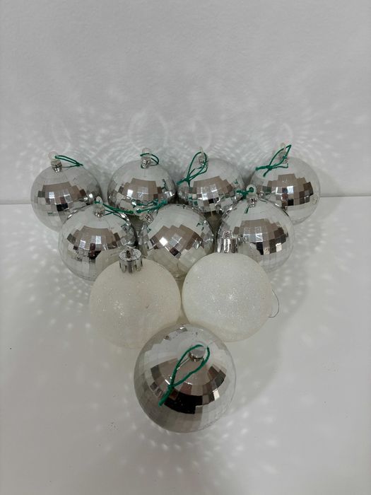 Enfeites de Natal Bolas Brancas e Prateadas