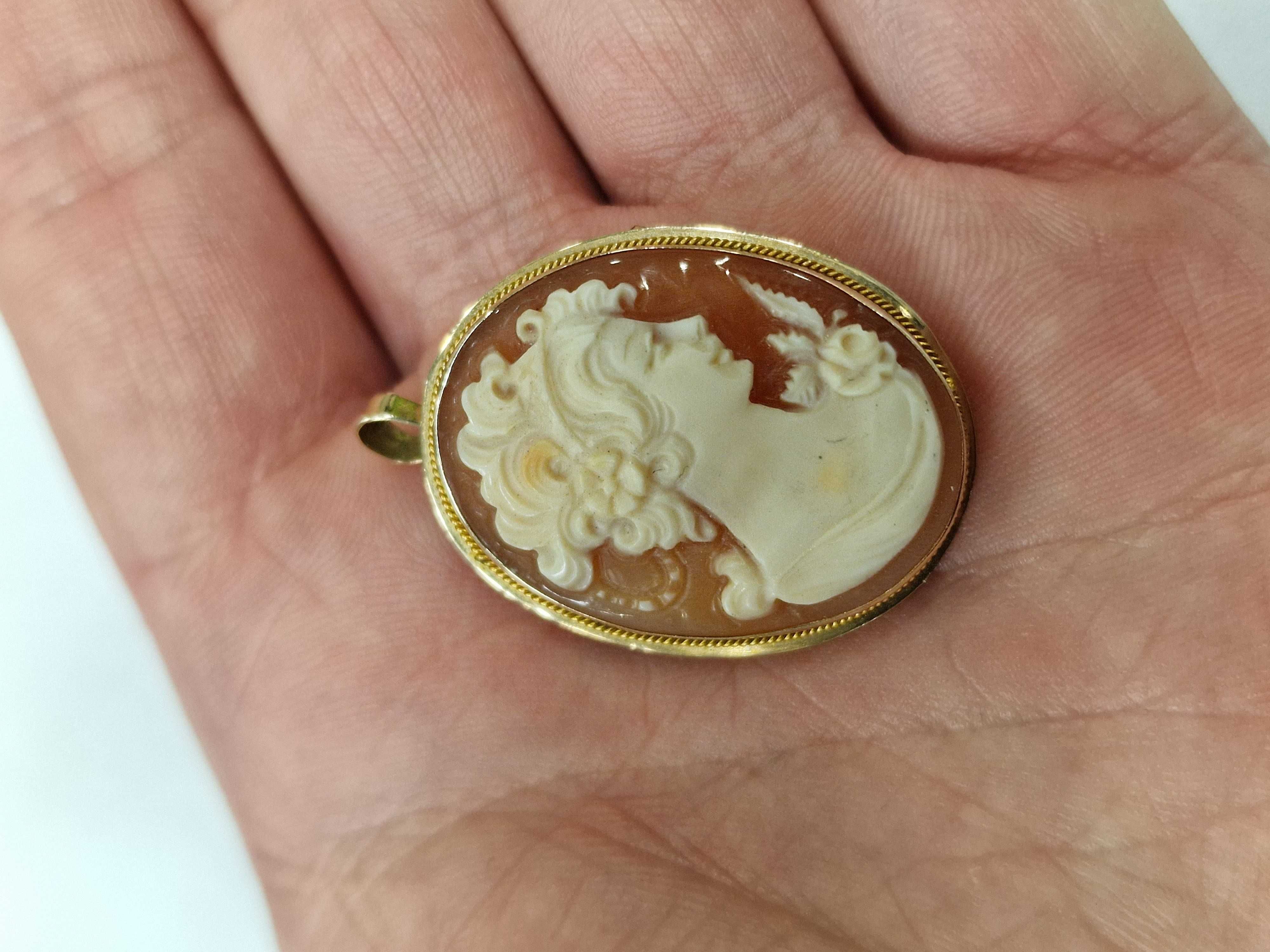 Złoty wisiorek damski / broszka/ 585/ 4.49 gram/ Dama Kameliowa