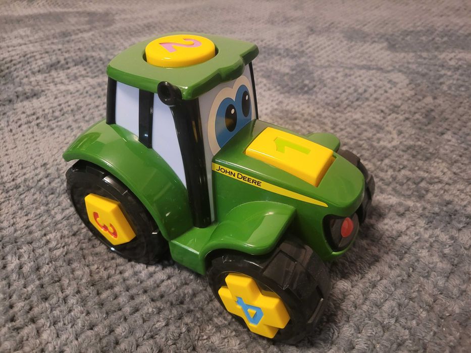 Traktor sorter John Deere