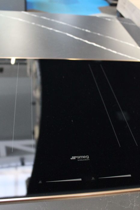 Płyta indukcyjna Smeg SIM6864R, linia Dolce Stil Novo Ekspozycja/nowa