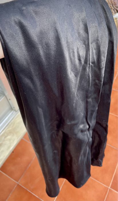 Saia comprida preta de cetim (H&M, tamanho S)