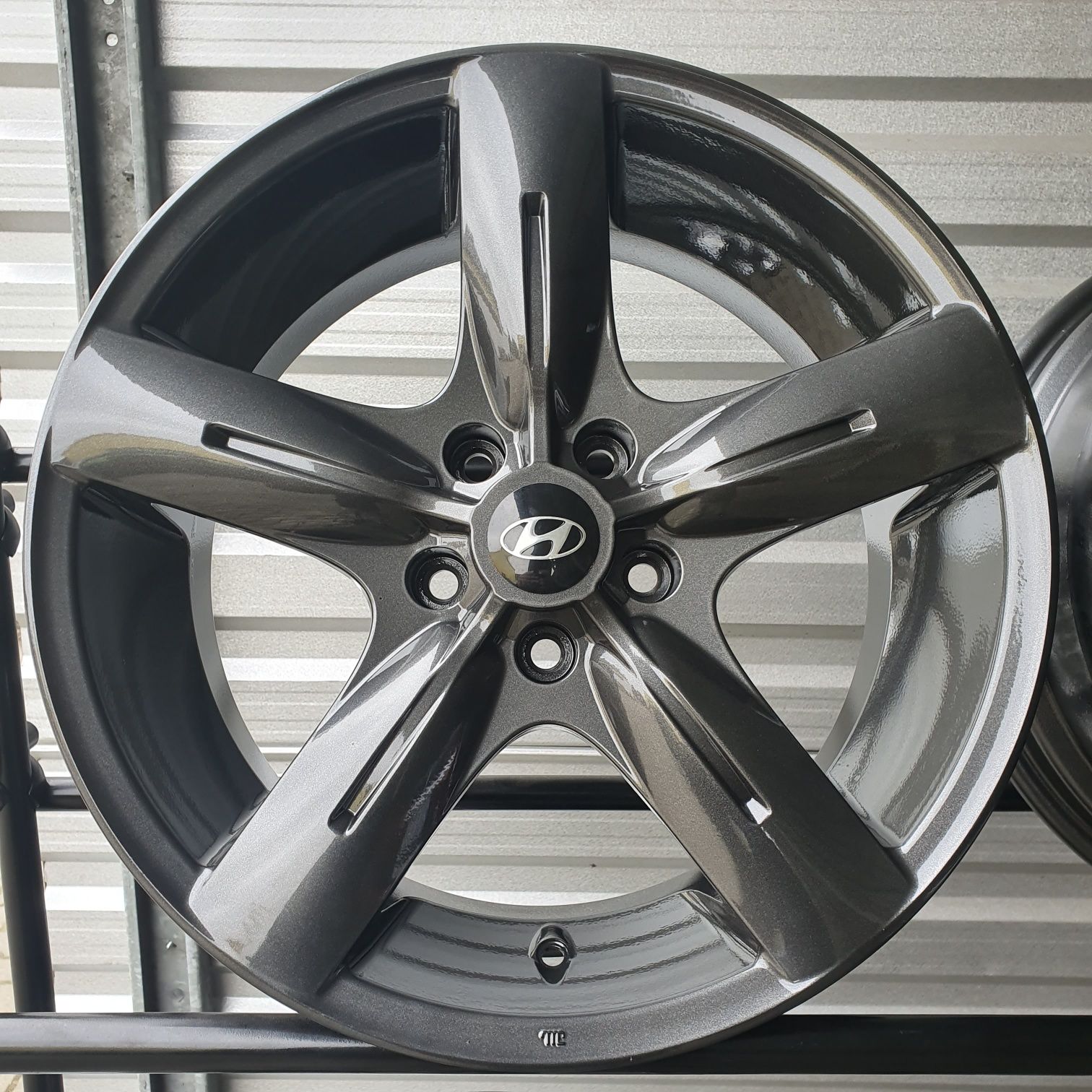 Hyundai Kia Toyota Nissan Mitsubishi 18" 5x114.3 Et35 8J