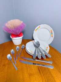 Набор посуды для дома: тарелки, чайные и столовые ложки, ножи
