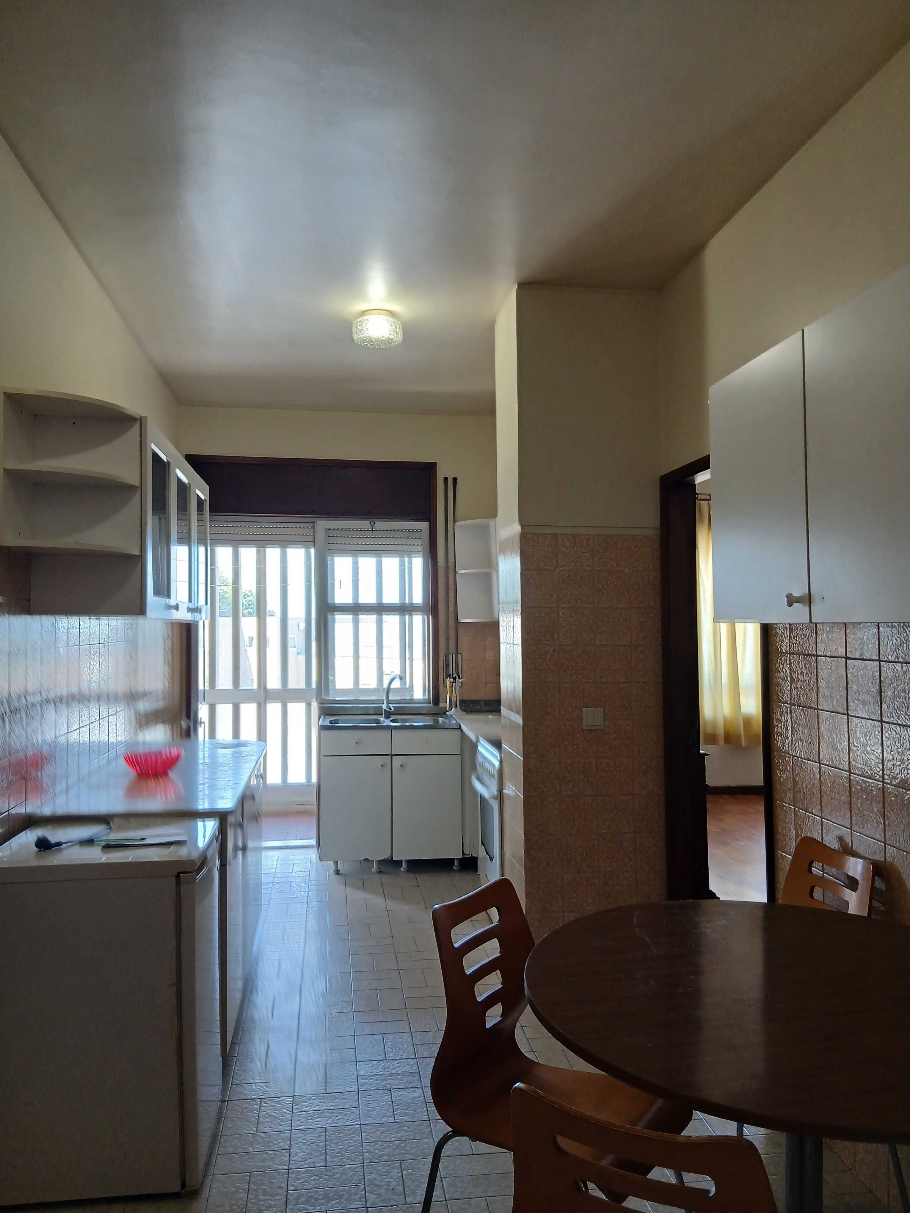 Arrendo andar com 165 m2 no Porto