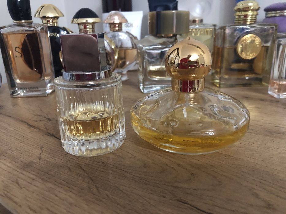 Dwie perfumy widoczne na foto