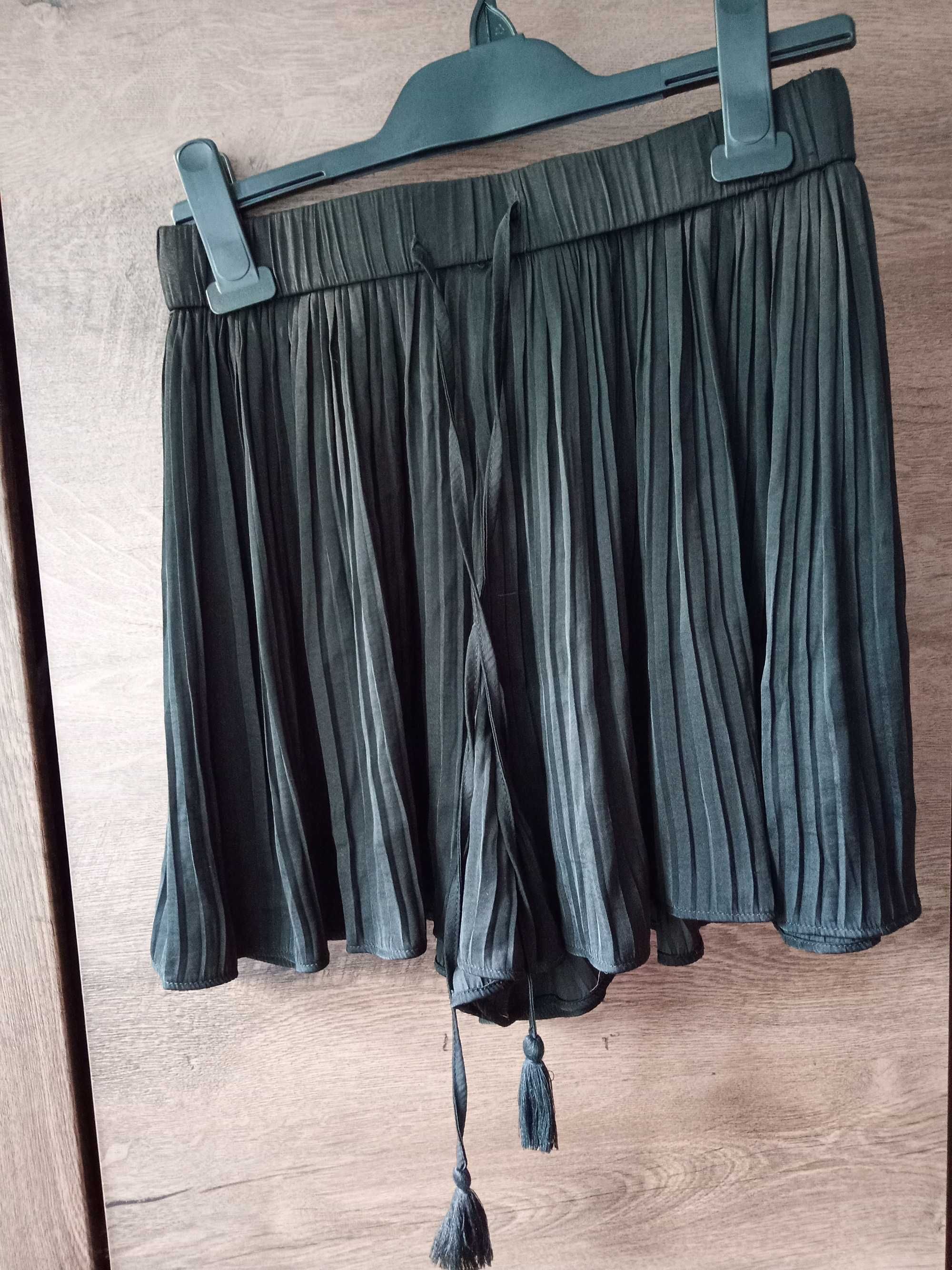 ZARA plisowane czarne spodenki wyglądające jak spódnica XS 34