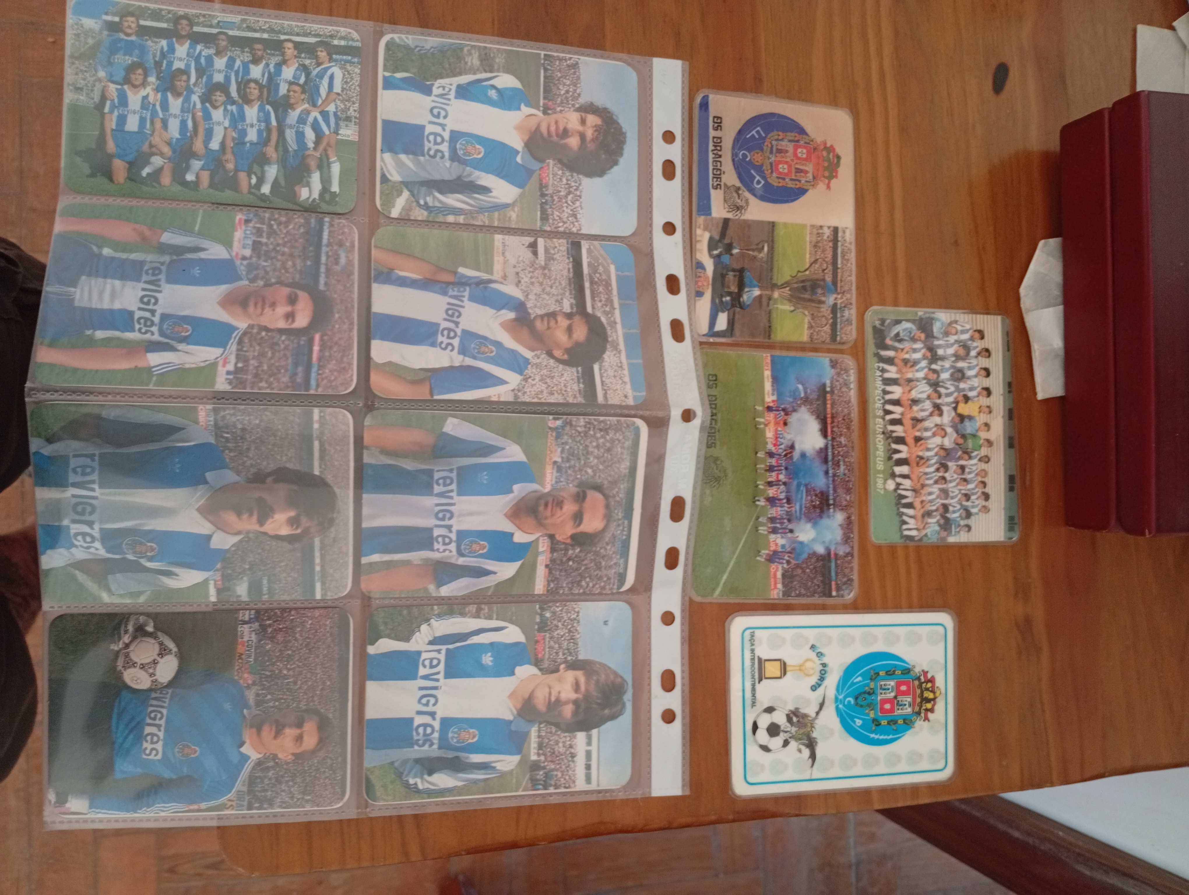 Tenho para venda selos, calendários do FCP e chapéus asiáticos